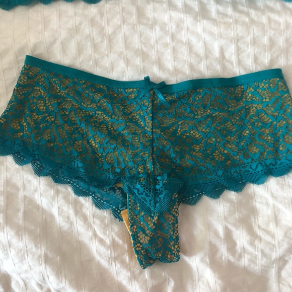 NWOT bra and panties set - Picture 2 of 6